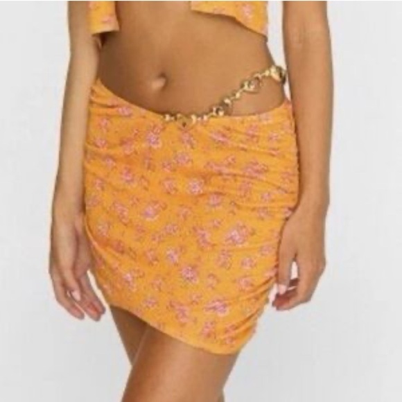 Beach Bunny SADDIE Mini Skirt S Floral Gold Heart Chain Trim NWT $175 - Picture 7 of 8